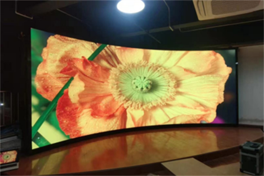 铁路坡街道 弧形室内P2.0全彩